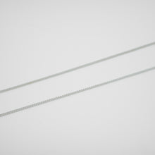 Load image into Gallery viewer, 925 sterling silver three flowers necklace with adjustable extension chain. christmas gift,anniversary gift,daily wear,best gift for birthday,romantic style,Dainty Jewellery.925 純銀三朵小花項鍊，周年紀念禮物，姊妹聚會穿搭，告白禮物，夏日飾品，適合約會穿搭，交換禮物首選，清新甜美風格。
