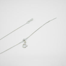 Load image into Gallery viewer, 925 sterling silver three flowers necklace with adjustable extension chain. christmas gift,anniversary gift,daily wear,best gift for birthday,romantic style,Dainty Jewellery.925 純銀三朵小花項鍊，周年紀念禮物，姊妹聚會穿搭，告白禮物，夏日飾品，適合約會穿搭，交換禮物首選，清新甜美風格。
