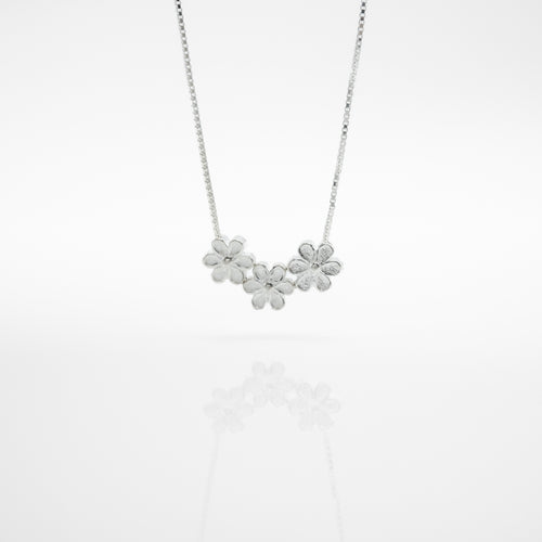 925 sterling silver three flowers necklace with adjustable extension chain. christmas gift,anniversary gift,daily wear,best gift for birthday,romantic style,Dainty Jewellery.925 純銀三朵小花項鍊，周年紀念禮物，姊妹聚會穿搭，告白禮物，夏日飾品，適合約會穿搭，交換禮物首選，清新甜美風格。
