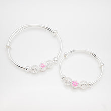 Load image into Gallery viewer, 999 sterling silver pink flower baby bangle skin-friendly and gentle suitable for babies. Children&#39;s day gift,for girls,Beautiful design,popular style,cute accessories,suitable for girls.999 純銀粉紅小花寶寶手鐲，親膚不易過敏，嬰兒首飾，周歲禮物，紀念禮物，適合女孩，彌月禮物首選，兒童專屬禮物。
