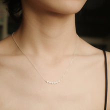 Load image into Gallery viewer, 925 sterling silver crystal row necklace with adjustable extension chain. christmas gift,Perfect gift BFF,for girls,trendy design,elegant style,wedding Jewelry,Christmas gift exchange.925 閃亮亮排鑽項鍊，婚禮飾品，聖誕交換禮物，冬季飾品，優雅氣質風格，簡約好搭配，母親節禮物推薦。
