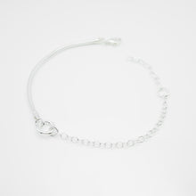 Load image into Gallery viewer, 925 sterling silver donut bracelet with adjustable extension chain. unique design,FashionJewelry,wear everyday,suitable for any occasion,unisex accessories.925 純銀甜甜圈拼接手鍊，獨特雙鍊拼接設計，適合日常搭配，通勤穿搭首選，適合出席各種場合，好友生日禮物推薦。
