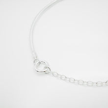Load image into Gallery viewer, 925 sterling silver donut bracelet with adjustable extension chain. unique design,FashionJewelry,wear everyday,suitable for any occasion,unisex accessories.925 純銀甜甜圈拼接手鍊，獨特雙鍊拼接設計，適合日常搭配，通勤穿搭首選，適合出席各種場合，好友生日禮物推薦。

