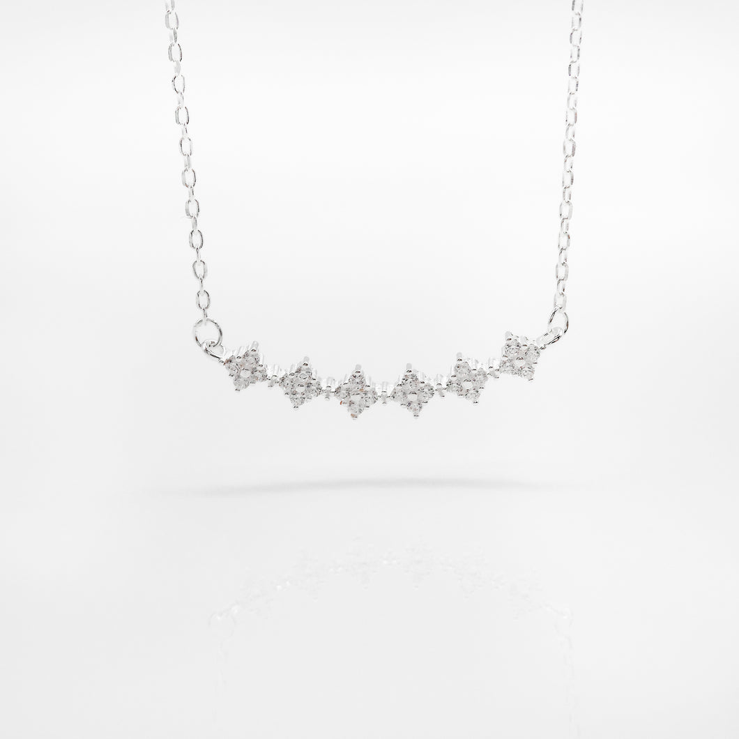 925 sterling silver crystal row necklace with adjustable extension chain. christmas gift,Perfect gift BFF,for girls,trendy design,elegant style,wedding Jewelry,Christmas gift exchange.925 閃亮亮排鑽項鍊，婚禮飾品，聖誕交換禮物，冬季飾品，優雅氣質風格，簡約好搭配，母親節禮物推薦。
