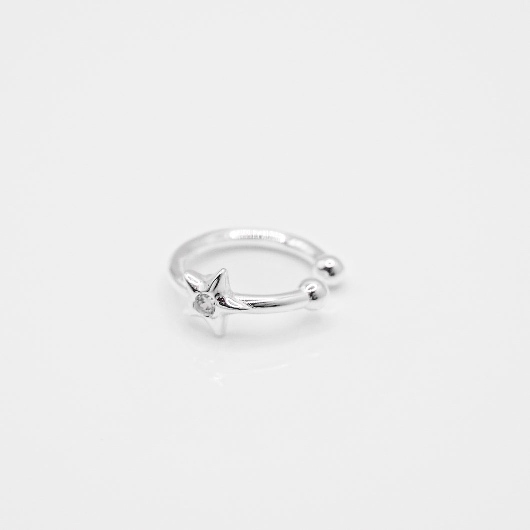 925 sterling silver ear cuff no need to piercing hole. graduation gift,daily jewelry,for lover,simple design,popular style,FashionJewelry. .925 純銀簡約流星耳骨夾，無耳洞可戴，簡約細緻，日常搭配，犒賞自己的禮物，完美禮物，周年紀念驚喜。