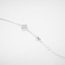 Load image into Gallery viewer, 925 sterling silver four-leaf clover bracelet with adjustable extension chain. Perfect gift BFF,best gift for birthday,trendy design,wedding Jewelry,anniversary surprise.925 純銀四葉草水鑽手鍊，時尚配件，獨一無二的禮物，定情禮物，甜蜜約會穿搭，聖誕交換禮物，優雅氣質，母親節禮物。
