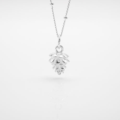 925 sterling silver tiny pinecone necklace is a popular style that is simple. wear every day,christmas gift,funky design,romantic style,popular style,christmas gift exchange.925純銀小松果項鍊 ，聖誕飾品，簡約時尚，聖誕交換禮物推薦，日常百搭配件，適合重要約會穿搭，甜蜜約會搭配。