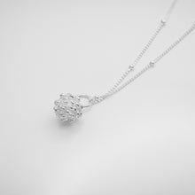 Load image into Gallery viewer, 925 sterling silver tiny pinecone necklace is a popular style that is simple. wear every day,christmas gift,funky design,romantic style,popular style,christmas gift exchange.925純銀小松果項鍊 ，聖誕飾品，簡約時尚，聖誕交換禮物推薦，日常百搭配件，適合重要約會穿搭，甜蜜約會搭配。

