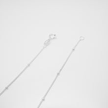 Load image into Gallery viewer, 925 sterling silver tiny pinecone necklace is a popular style that is simple. wear every day,christmas gift,funky design,romantic style,popular style,christmas gift exchange.925純銀小松果項鍊 ，聖誕飾品，簡約時尚，聖誕交換禮物推薦，日常百搭配件，適合重要約會穿搭，甜蜜約會搭配。
