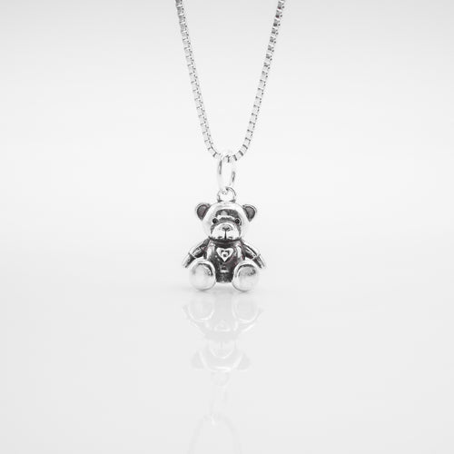 925 sterling silver tiny bear necklace is a popular style that is simple. birthday gift,wear everyday,funky design,popular style,unisex accessories,woman’s day.925純銀小熊項鍊，復古童趣飾品，不分男女款式，日常休閒穿搭，百搭飾品，交換禮物推薦，甜蜜約會搭配。