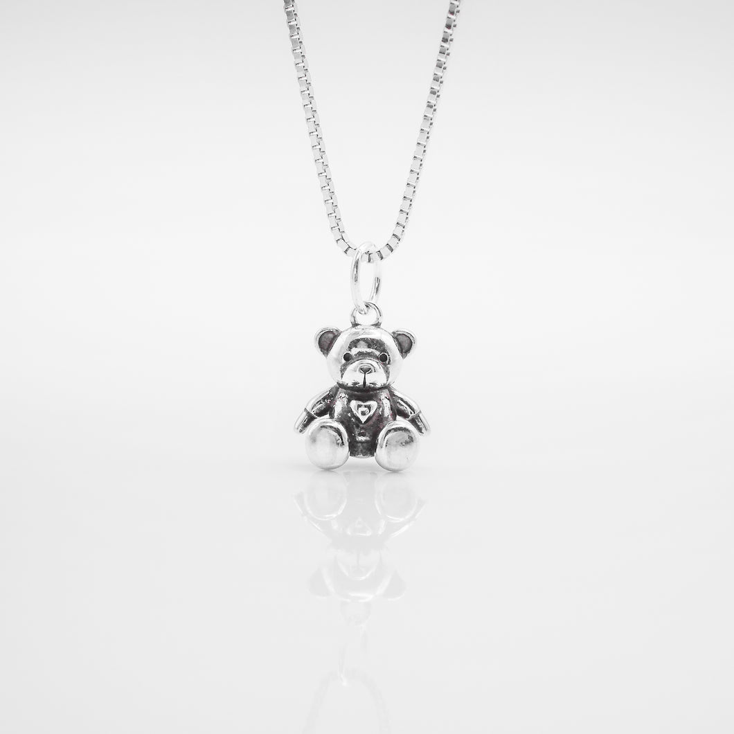 925 sterling silver tiny bear necklace is a popular style that is simple. birthday gift,wear everyday,funky design,popular style,unisex accessories,woman’s day.925純銀小熊項鍊，復古童趣飾品，不分男女款式，日常休閒穿搭，百搭飾品，交換禮物推薦，甜蜜約會搭配。