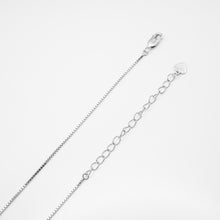 Load image into Gallery viewer, 925 sterling silver tiny bear necklace is a popular style that is simple. birthday gift,wear everyday,funky design,popular style,unisex accessories,woman’s day.925純銀小熊項鍊，復古童趣飾品，不分男女款式，日常休閒穿搭，百搭飾品，交換禮物推薦，甜蜜約會搭配。
