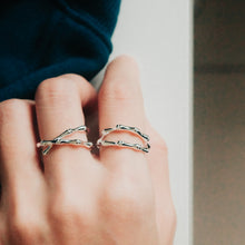 Load image into Gallery viewer, 925 sterling silver cross bamboo knot ring open ring with adjustable size. special day gift,daily wear,for lover,trendy design,unisex accessories,anniversary surprise.925 交叉竹節開口戒，中性戒指，精緻時尚，新年禮物，情人節禮物，出遊穿搭，男生生日禮物推薦，經典款式。
