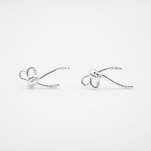 Load image into Gallery viewer, 925純銀｜長絲帶蝴蝶結耳環 Long Bow Earrings ｜ E380
