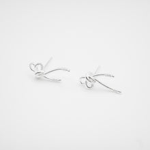 Load image into Gallery viewer, 925純銀｜長絲帶蝴蝶結耳環 Long Bow Earrings ｜ E380
