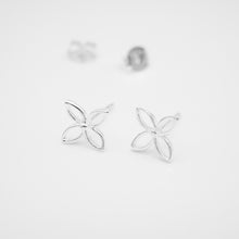 Load image into Gallery viewer, 925純銀｜十字花耳環 Flower Cross Earrings｜ E319
