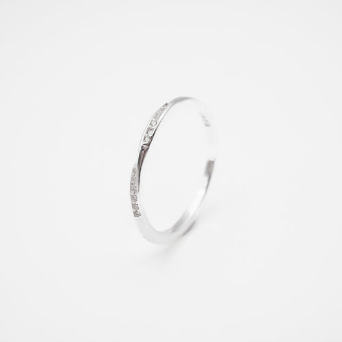 925 sterling silver thin curved row crystal Ring open ring with adjustable size.
premium gift,Fashion Jewelry Gift,temperament fashion,shiny accessories,suitable for any occasion.925 純銀細曲線排鑽戒，百搭配件，聖誕交換禮物，犒賞自己的禮物，優雅氣質， 送給情人的禮物。