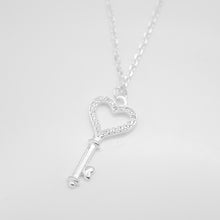 Load image into Gallery viewer, 925 sterling silver heart key necklace with adjustable extension chain.
trendy design,shiny accessories,suitable for girls,popular style,best gift for birthday.
925純銀愛心鑰匙項鍊，甜美精緻風格，送給她的禮物，紀念日禮物，情人節禮物推薦，約會穿搭必備，母親節禮物。
