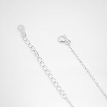 Load image into Gallery viewer, 925 sterling silver heart key necklace with adjustable extension chain.
trendy design,shiny accessories,suitable for girls,popular style,best gift for birthday.
925純銀愛心鑰匙項鍊，甜美精緻風格，送給她的禮物，紀念日禮物，情人節禮物推薦，約會穿搭必備，母親節禮物。

