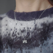 Load image into Gallery viewer, 925 sterling silver delicate bow necklace is a popular style that is simple.
Beautiful design,elegant style,wear every day,best gift for birthday,wedding Jewelry.
925純銀精緻蝴蝶結項鍊，犒賞自己的禮物，約會穿搭，母親節禮物，甜美精緻風格，生日禮物首選，告白禮物。
