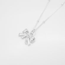 Load image into Gallery viewer, 925 sterling silver delicate bow necklace is a popular style that is simple.
Beautiful design,elegant style,wear every day,best gift for birthday,wedding Jewelry.
925純銀精緻蝴蝶結項鍊，犒賞自己的禮物，約會穿搭，母親節禮物，甜美精緻風格，生日禮物首選，告白禮物。
