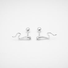 Load image into Gallery viewer, 925 sterling silver Hypoallergenic it’s suitable for sensitive skin.
Modern simplicity,unique design,New Year Gift,wear every day,unisex accessories.
925純銀蛻變之蛇轉珠耳環，抗敏感耳環，蛇年飾品，簡約好搭配，率性風格，不分性別，特別的禮物，交換禮物推薦。
