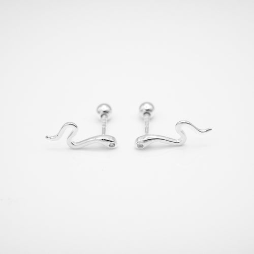 925 sterling silver Hypoallergenic it’s suitable for sensitive skin.
Modern simplicity,unique design,New Year Gift,wear every day,unisex accessories.
925純銀蛻變之蛇轉珠耳環，抗敏感耳環，蛇年飾品，簡約好搭配，率性風格，不分性別，特別的禮物，交換禮物推薦。