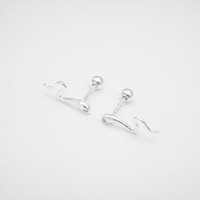 Load image into Gallery viewer, 925 sterling silver Hypoallergenic it’s suitable for sensitive skin.
Modern simplicity,unique design,New Year Gift,wear every day,unisex accessories.
925純銀蛻變之蛇轉珠耳環，抗敏感耳環，蛇年飾品，簡約好搭配，率性風格，不分性別，特別的禮物，交換禮物推薦。
