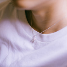 Load image into Gallery viewer, 925 sterling silver balloon puppy necklace is a popular style that is simple and sparkling. cute accessories,popular style,funky design,for best friend,special day gift,graduation gift,best gift for birthday.925 純銀氣球狗狗項鍊，熱門款式，閨蜜禮物，兒童節禮物，適合聚會穿搭，適合出席重要場合，畢業禮物，可愛風格。
