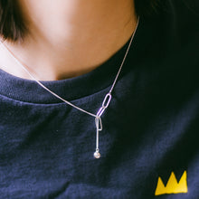 Load image into Gallery viewer, 925 sterling silver paperclip single bead necklace with adjustable extension chain. FashionJewelry,trendy design,popular style,woman’s day,anniversary,Perfect gift for BFF.925 純銀銀珠流蘇項鍊 ，率性風格，日常搭配，百搭配件，適合約會穿搭，犒賞自己的禮物，簡約細緻，適合出席重要場合。
