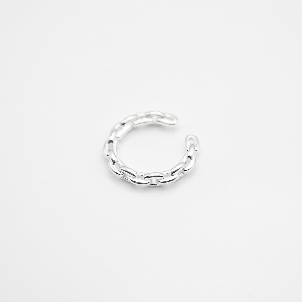 925 sterling silver ear cuff no need to piercing hole. wear every day,personalized gift,classic design,FashionJewelry,everyone can wear,suitable for traveling.925 純銀細鎖鍊耳骨夾，無耳洞可戴，簡約好搭配，不限男女都可配戴，個性風格，日常配件，旅行、約會穿搭加分單品。