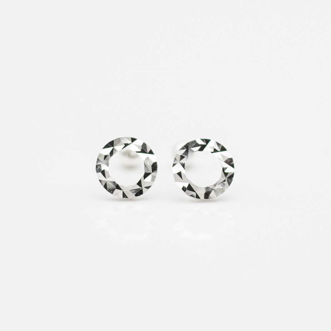 925 sterling silver Hypoallergenic it’s suitable for sensitive skin. popular style,best gift for birthday,shiny accessories,FashionJewelry,suitable for any occasion.925純銀切面圓片轉珠耳環 ，抗敏感耳環，日常搭配推薦、率性風格、經典簡約風格、交換禮物推薦、適合任何場合配戴。