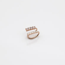 Load image into Gallery viewer, 925 sterling silver ear cuff no need to piercing hole. shiny accessories,elegant style,popular style,for girls,Sisters gift idea,anniversary gift,girlfriend gift.925 純銀點點水鑽耳骨夾，無耳洞可戴，人人都可戴，甜美少女風格，適合出席重要場合，適合生日送禮，閨蜜禮物，簡約時尚好搭配。
