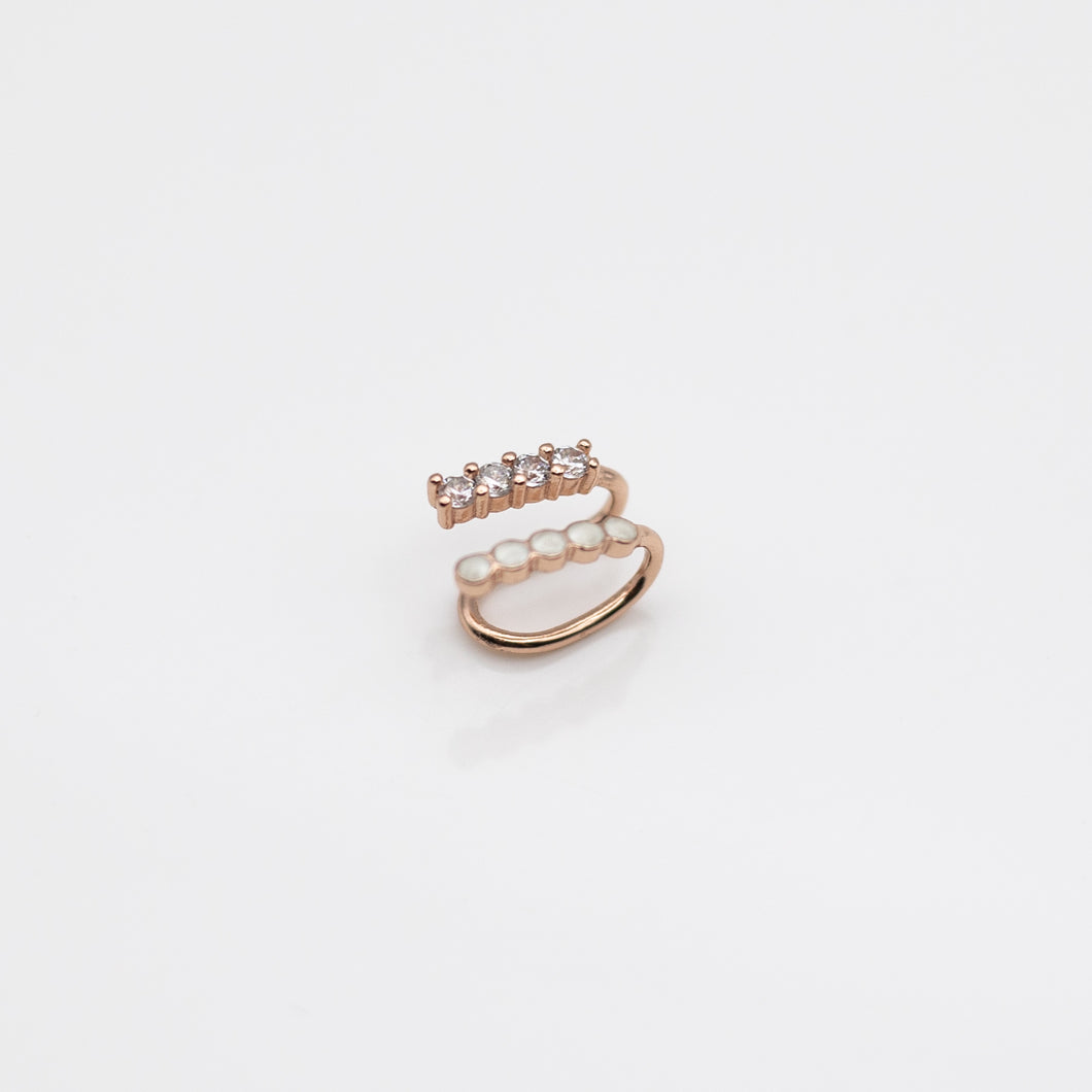925 sterling silver ear cuff no need to piercing hole. shiny accessories,elegant style,popular style,for girls,Sisters gift idea,anniversary gift,girlfriend gift.925 純銀點點水鑽耳骨夾，無耳洞可戴，人人都可戴，甜美少女風格，適合出席重要場合，適合生日送禮，閨蜜禮物，簡約時尚好搭配。