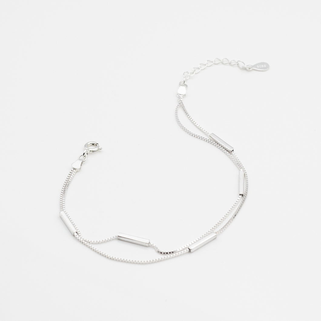 925 sterling silver cubic rectangular strips bracelet with adjustable extension chain. unisex accessories,popular style,graduation gift,wear every day,Perfect gift for BFF,Teacher’s Day gift.925 純銀雙層方條手鍊，簡單百搭，日常風格，約會穿搭，可天天配戴，紀念日禮物，適合生日送禮，夏季飾品。