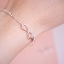 Load image into Gallery viewer, 925 純銀無限手鍊 925 sterling silver Infinity Bracelet 925 sterling silver infinity bracelet with adjustable extension chain. popular style,unique design,cute accessories,suitable for traveling,Teacher’s Day gift.mother&#39;s Day,woman’s day. 925 純銀無限手鍊，簡約熱門，日常搭配，適合出遊旅行穿搭，適合天天配戴，甜蜜約會搭配，情人節完美禮物。
