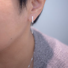 Load image into Gallery viewer, Elegant and Classic Design 925 Sterling Silver hypoallergenic earrings with Cubic Zirconia Chain dangling. Clear Crystal and Jet colour available. Best gift of valentine, birthday, mother&#39;s day and BFF.  925純銀排鑽垂鍊耳環，抗敏感耳環，氣質款式，獨特風格，聖誕交換禮物，時尚配件，聚會穿搭配件，適合出遊配戴。
