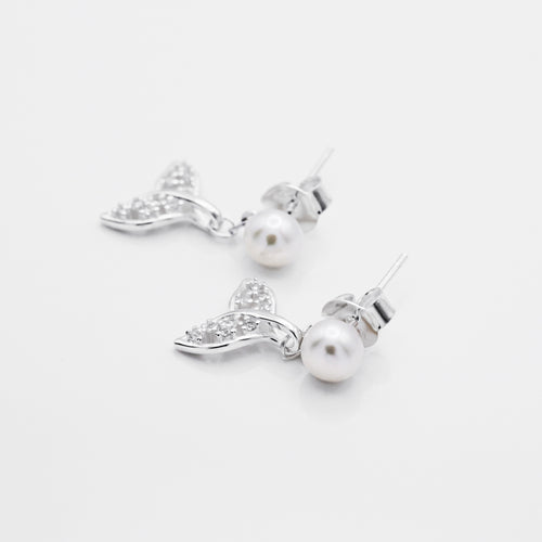 925 sterling silver Hypoallergenic it’s suitable for sensitive skin. elegant style,funky design,temperament style,wedding Jewelry,mother's Day,suitable for girls.925純銀美人魚尾珍珠耳環，抗敏感耳環，氣質款式，婚禮配件，適合出席重要場合，獨一無二的禮物，伴娘禮物，定情禮物，獨特風格