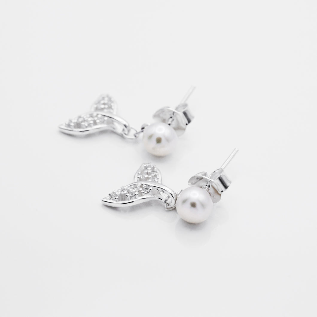 925 sterling silver Hypoallergenic it’s suitable for sensitive skin. elegant style,funky design,temperament style,wedding Jewelry,mother's Day,suitable for girls.925純銀美人魚尾珍珠耳環，抗敏感耳環，氣質款式，婚禮配件，適合出席重要場合，獨一無二的禮物，伴娘禮物，定情禮物，獨特風格