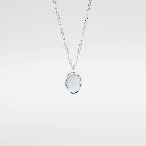 925 sterling silver colorful opal necklace with adjustable extension chain. Unique necklace, best gift for anniversary, mother's day, birthday, BFF. Beautiful design and easy for daily wearing nature style. 925 純銀經典蛋白石項鏈，氣質款式，感恩節禮物，幻彩歐泊石，周年紀念禮物，百搭配件，適合送禮，生日禮物，母親節禮物。