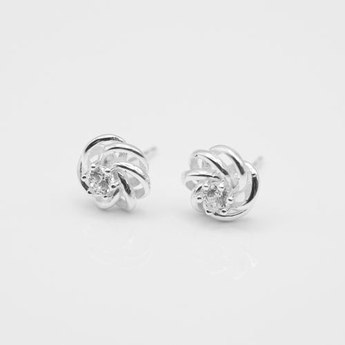 925 sterling silver Hypoallergenic it’s suitable for sensitive skin. premium gift, exchange gift, popular style, anniversary, suitable for girls, best gift for birthday.925純銀山茶花耳環，抗敏感耳環，時髦設計，浪漫約會搭配，周年紀念禮物，交換禮物首選，定情禮物，簡約經典好搭配。