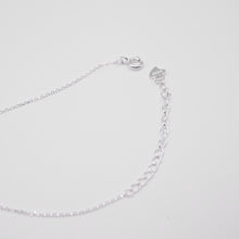 Load image into Gallery viewer, 925 sterling silver four-leaf clover necklace with adjustable extension chain. Good luck gift, for meaningful days. Best gift for your friends, birthday, mother&#39;s Day and new year gift. 925 純銀四葉草水鑽項鏈，閃亮配件，適合天天配戴，適合出席重要場合，生日送禮，情人節禮物，聖誕交換禮物，出遊穿搭配件。
