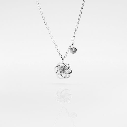 925 sterling silver camellia necklace with CZ and adjustable extension chain. Beautiful, clean and classic style, elegant design, birthday gift, BFF gift, wedding jewelry, anniversary. 925 純銀山茶花項鏈，簡約氣質風格，適合生日送禮，結婚禮物，伴娘禮物，聖誕交換禮物，約會配件，適合出席重要場合。
