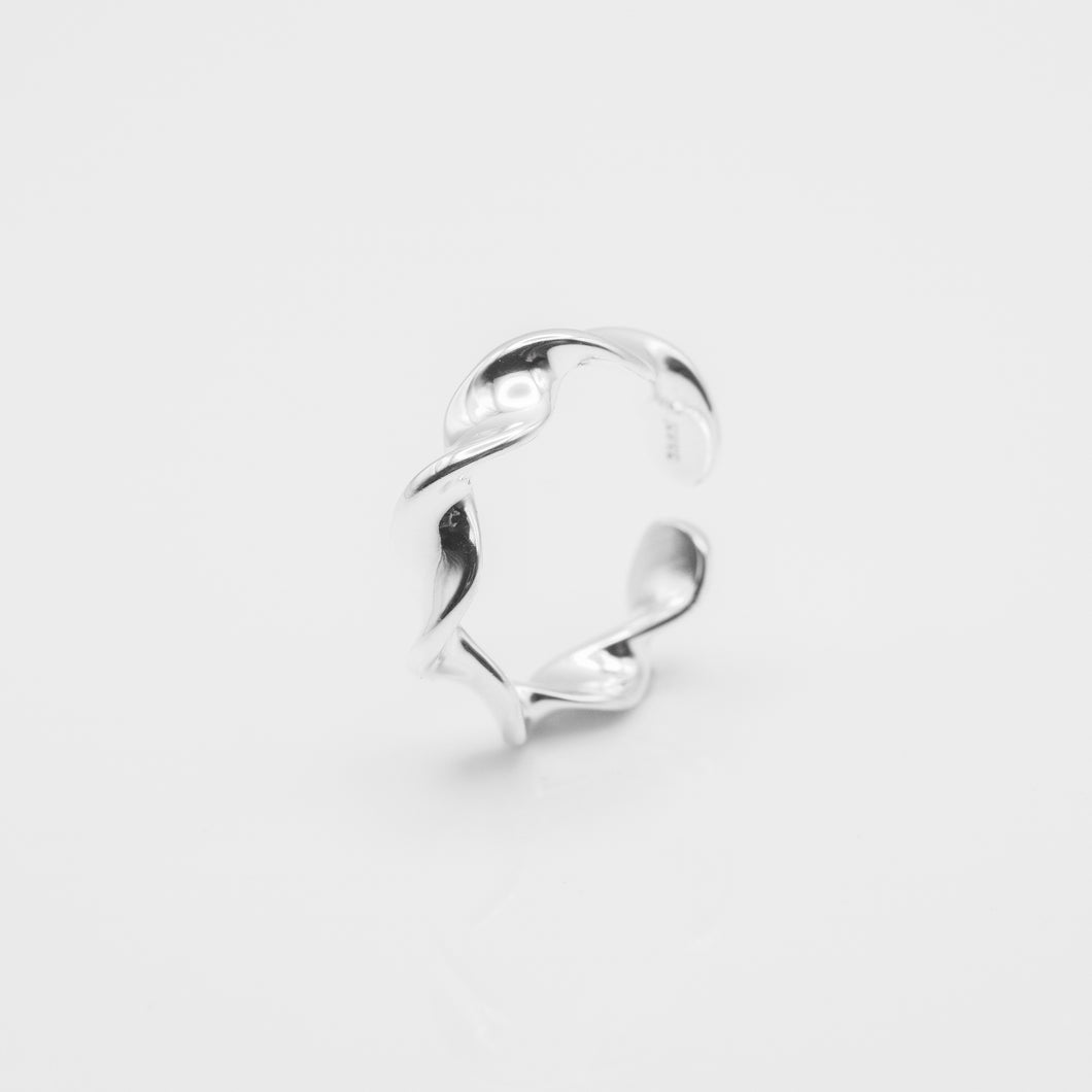 925 sterling silver thick twist ring open ring with adjustable size dazzling style,unique design,funky accessories,woman’s day,beautiful gift,personalized gift.925 純銀粗扭花開口戒，熱門開口戒，不分尺寸戒指，吸睛配件，適合日常穿搭，造型簡單好搭配，閨蜜禮物，聖誕禮物首選。