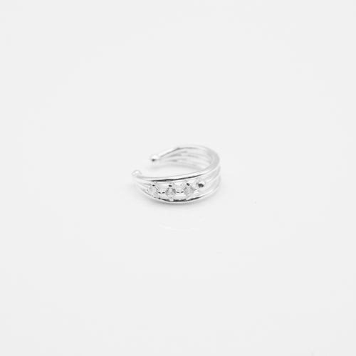 925 sterling silver ear cuff no need to piercing hole. shiny accessories,popular style,funky design,best gift for birthday,christmas gift,anniversary gift.925 純銀三鑽耳骨夾耳骨夾，無耳洞可戴，氣質風格，亮眼配件，伴娘禮物，周年紀念禮物，情人節禮物，約會穿搭配件，加分飾品。