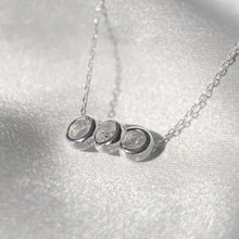 Load image into Gallery viewer, 925 sterling silver twisted circle necklace with adjustable extension chain. Best gift for mother&#39;s Day, anniversary, birthday. Charm style, beautiful gift, daily jewelry, Sister Gift, Christmas Gift. 925 純銀三圈項鏈，氣質大方，情人節禮物，七夕情人節禮物，閨蜜禮物，簡約易搭
