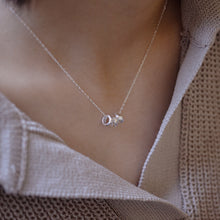 Load image into Gallery viewer, 925 sterling silver twisted circle necklace with adjustable extension chain. Best gift for mother&#39;s Day, anniversary, birthday. Charm style, beautiful gift, daily jewelry, Sister Gift, Christmas Gift. 925 純銀三圈項鏈，氣質大方，情人節禮物，七夕情人節禮物，閨蜜禮物，簡約易搭
