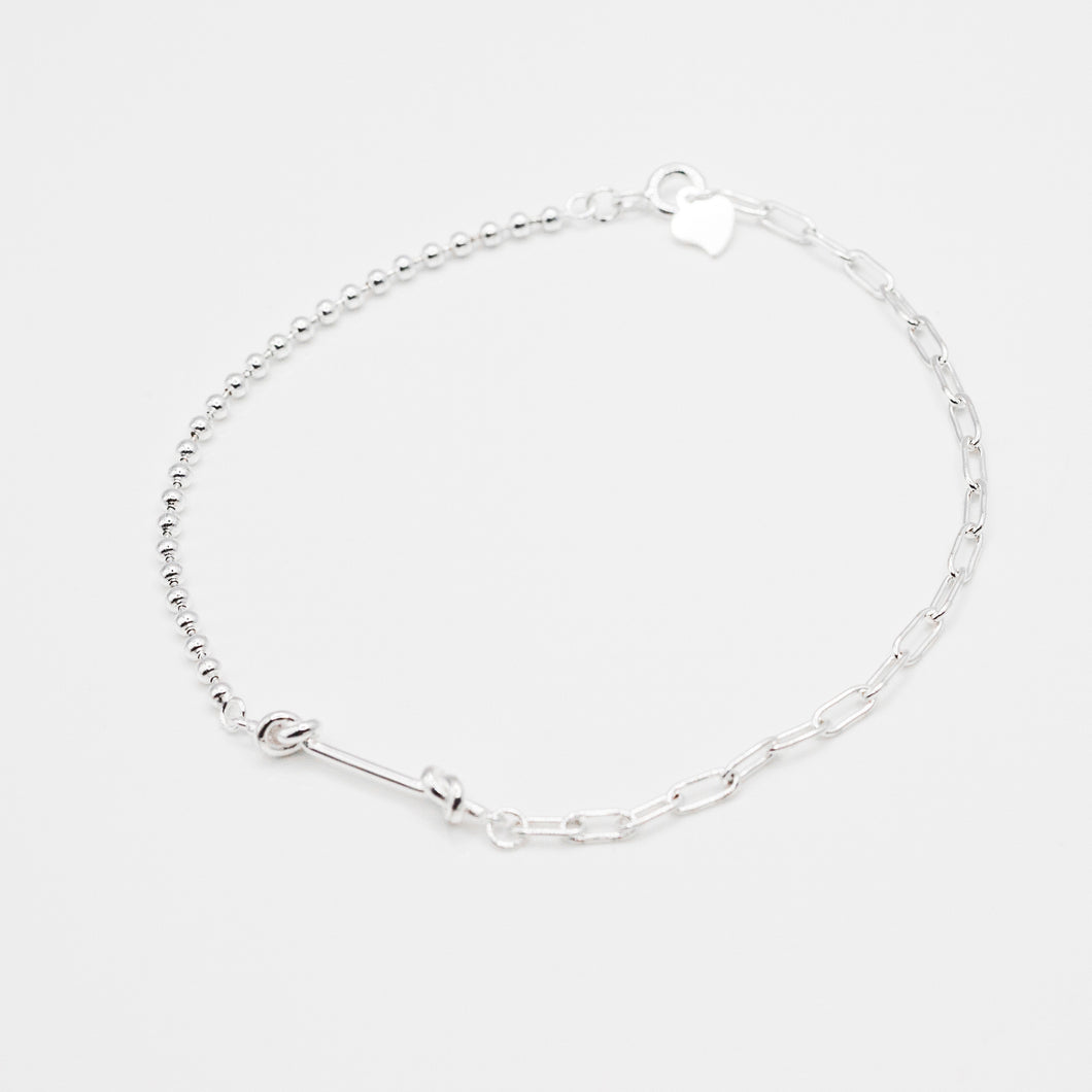 Beautiful 925 Sterling Silver double knot bracelet with mixed different chain in one bracelet. Best gift for BFF and birthday and which can bring good lucky. 925 純銀雙結手鏈，簡單可愛款式，任何風格都可駕馭，七夕情人節禮物，紀念日禮物，出遊旅行穿搭，約會聚餐可搭配。