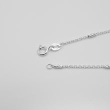 Load image into Gallery viewer, 925 sterling silver cylinder necklace simple classic chain. temperament style, delicate jewelry, best gift, women&#39;s day, anniversary gift, gift for her. 925 純銀細圓柱層次素項鏈，氣質高雅風格，細緻有層次的配件，適合日常搭配，適合出席重要場合，紀念日禮物，母親節禮物，閨蜜禮物。

