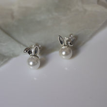 Load image into Gallery viewer, Ginkawa 925純銀小白兔耳環 925 Sterling Silver Bunny Earrings

